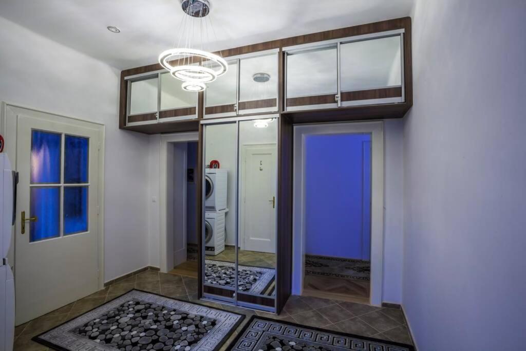 Luxury Air-Conditioned Family Apartment Spitalska Old Town Bratislava Buitenkant foto
