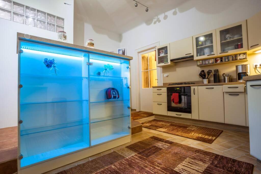 Luxury Air-Conditioned Family Apartment Spitalska Old Town Bratislava Buitenkant foto