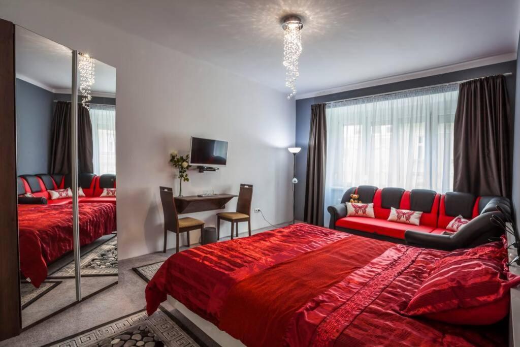 Luxury Air-Conditioned Family Apartment Spitalska Old Town Bratislava Buitenkant foto