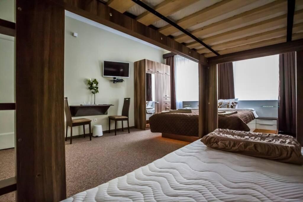 Luxury Air-Conditioned Family Apartment Spitalska Old Town Bratislava Buitenkant foto