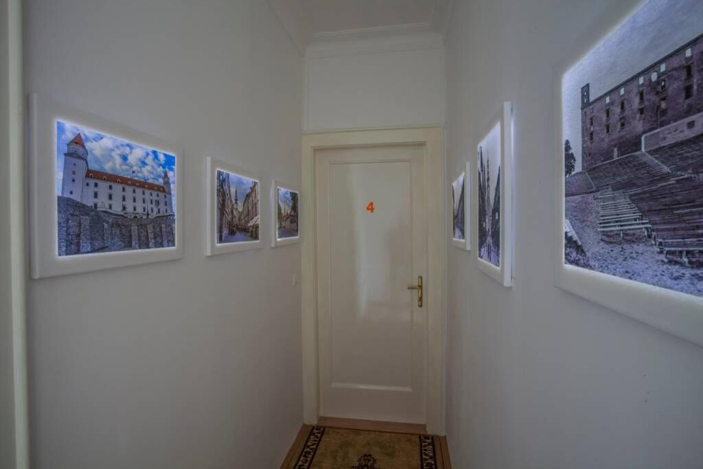 Luxury Air-Conditioned Family Apartment Spitalska Old Town Bratislava Buitenkant foto