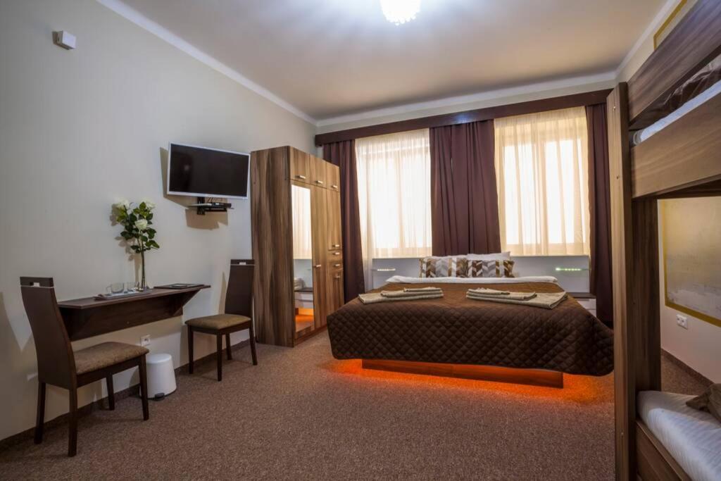 Luxury Air-Conditioned Family Apartment Spitalska Old Town Bratislava Buitenkant foto